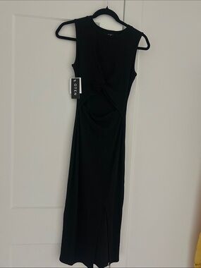 OTEN Black Knotted Cutout Midi Bodycon Dress with Slit
Size- Small